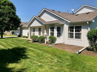 22 Rolling Oaks Rd, Sugar Grove, IL 60554