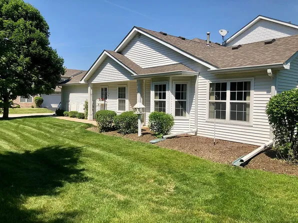 22 Rolling Oaks Rd, Sugar Grove, IL 60554