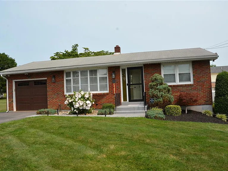 3017 Jefferson St — Photo 1