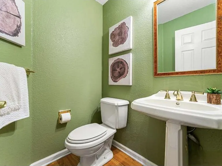 1545 Lodge Ln — Photo 9