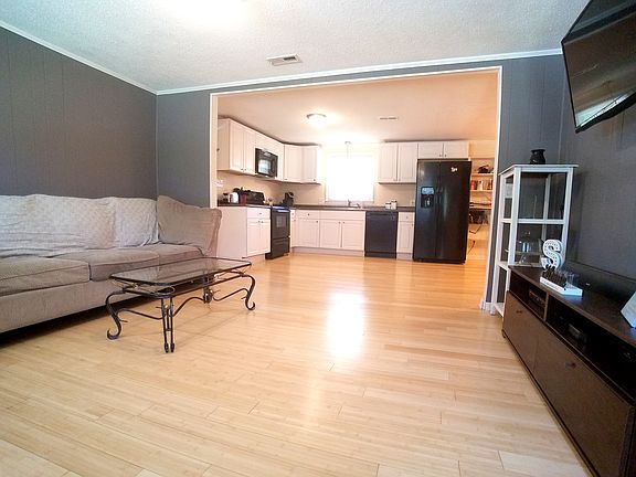 4th image of 1021 S Caldwell Ave