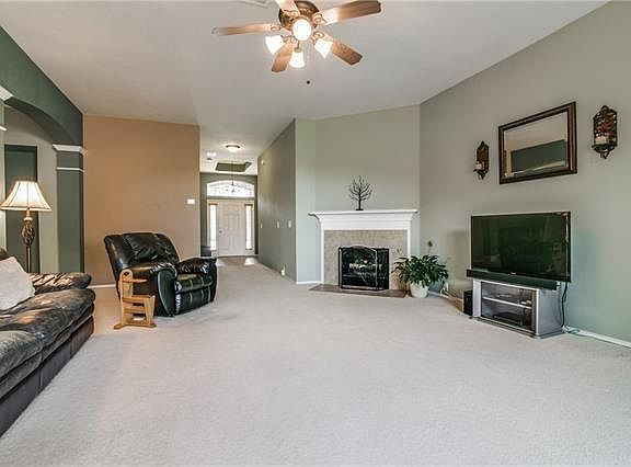 5th image of 3806 English Oak Dr