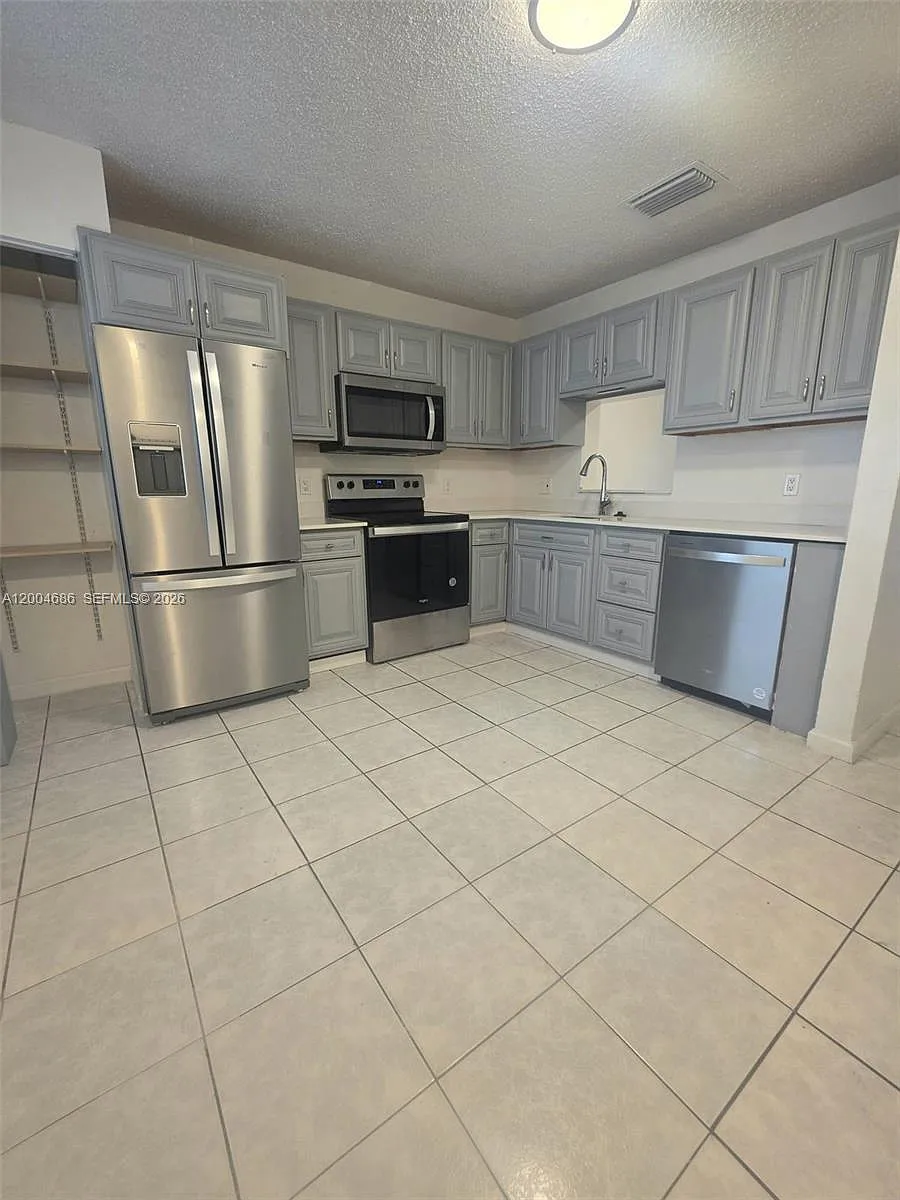 Building Photo - 8958 W Sample Rd #8958