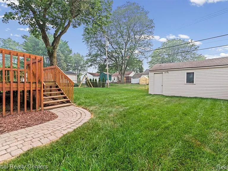 4521 Elmwood Ave — Photo 7