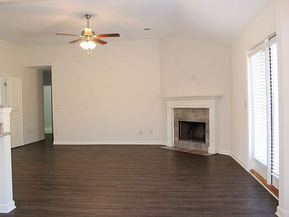 2nd image of 718 Park Ln