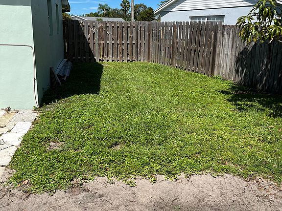 4th image of 3390 Poinciana St