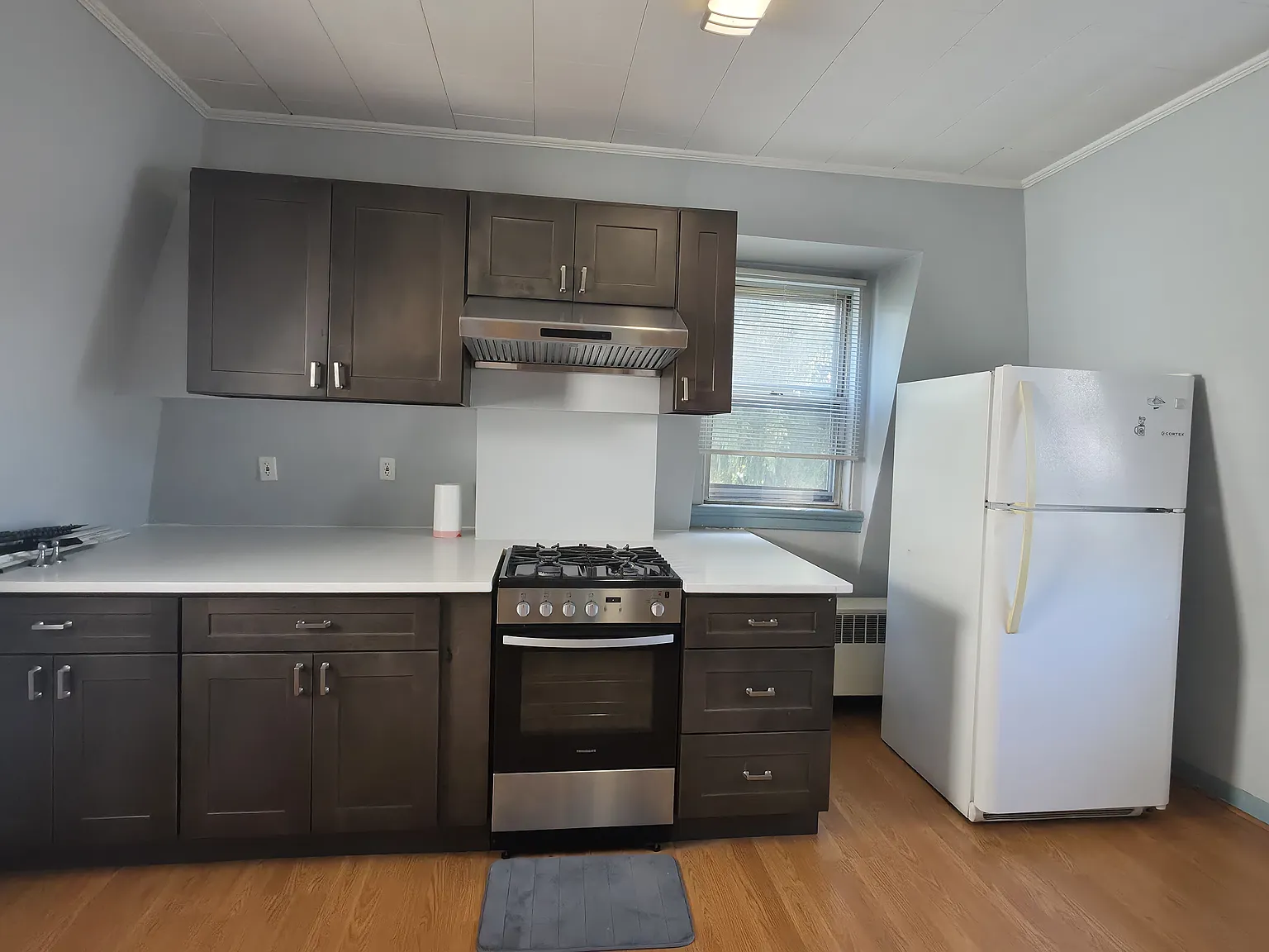 1 bed, 900 sqft, $2,100 — Photo 1