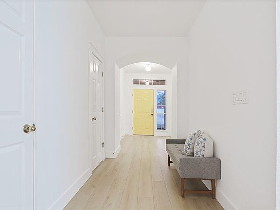 5th image of 712 Arrowood Pl