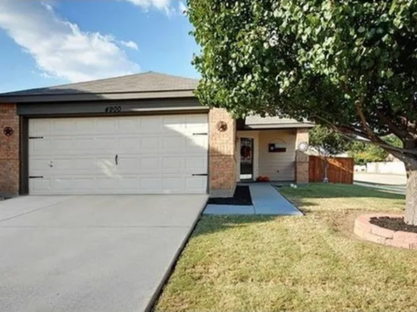 4900 Waterford Dr, Fort Worth, TX 76179