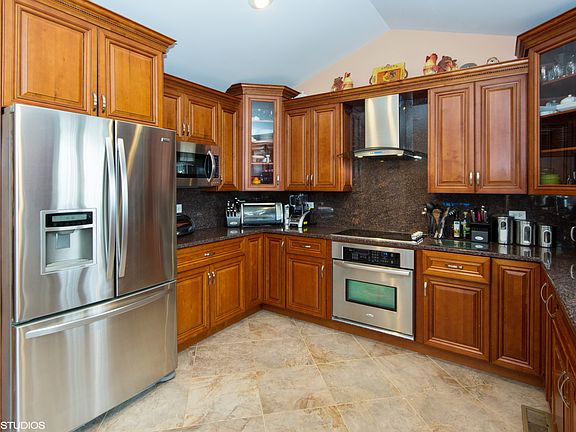 3rd image of 712 Wildwood Dr