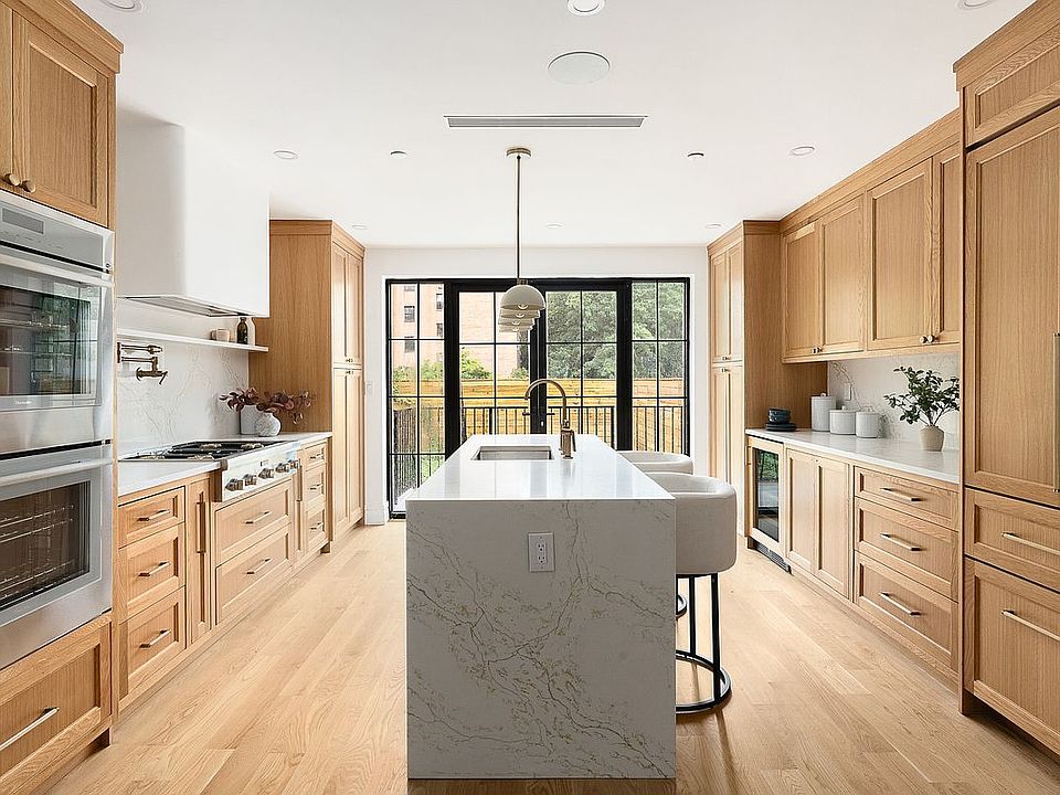 1st image of 60 Reeve Pl