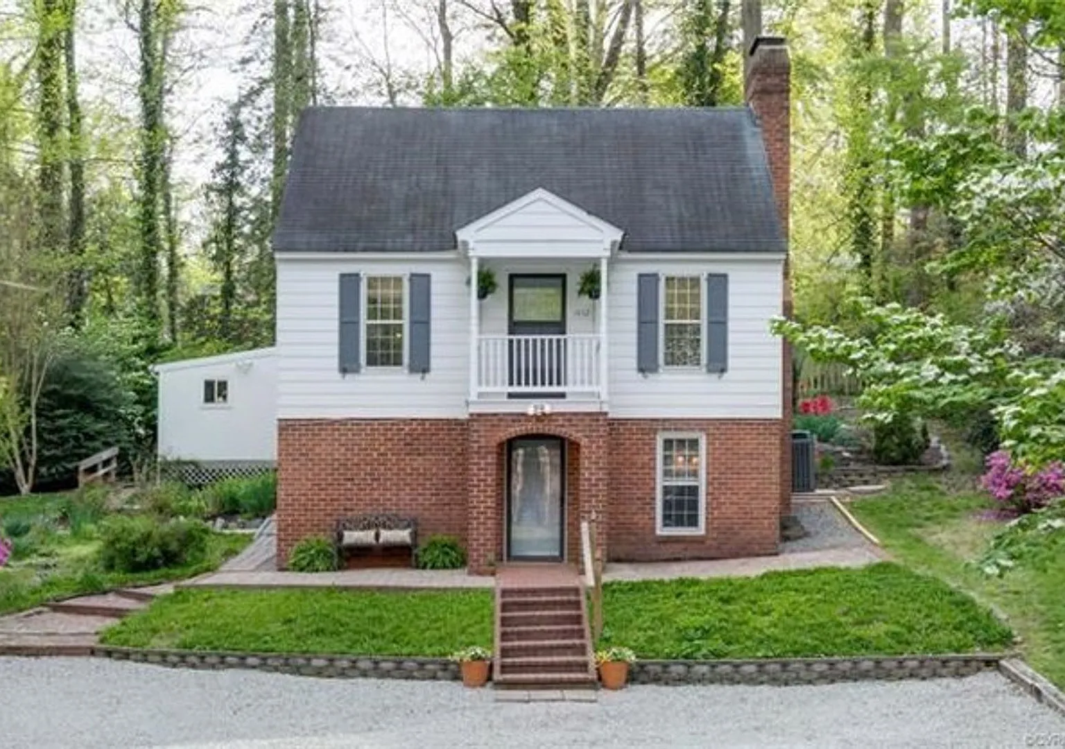 Adorable Furnished Home in Westlake Hills! — Photo 1