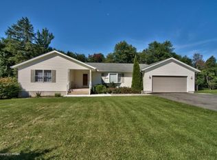 3190 Sussex Dr, Tobyhanna, PA 18466