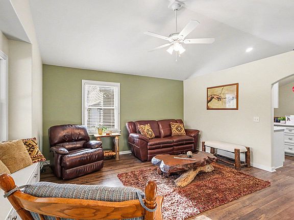 4th image of 1938 Lincoln Rd