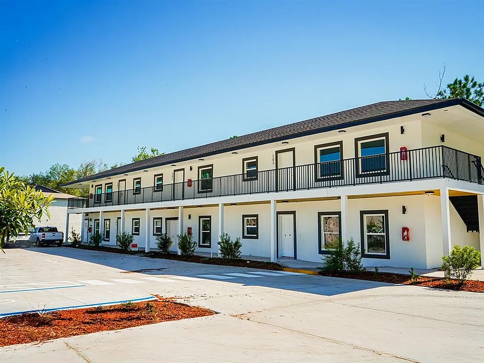 2201 Conway Dr #202