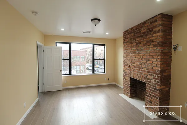 Rented by Grand & Co. | media 10