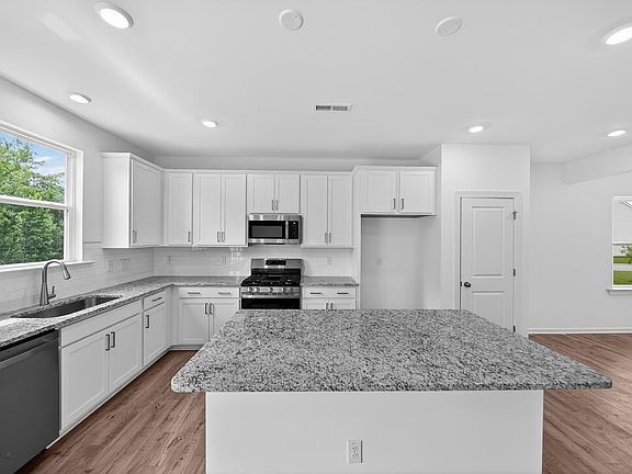 2nd image of 325 Sweetbay Tree Dr