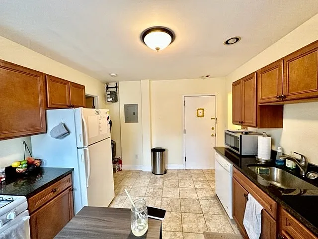 214 Hanover St #1 — Photo 5