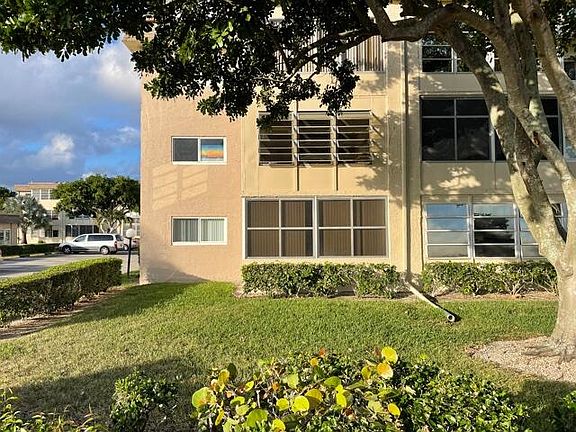 4th image of 701 Lori Dr APT 111