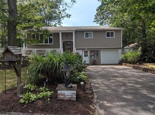 12 Greenwich Rd, Smithtown, NY 11787