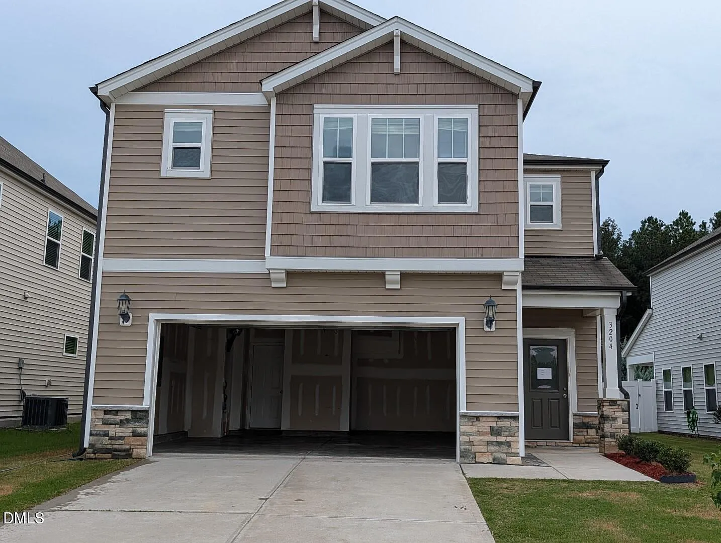 4 bed, 2.5 bath, 2093 sqft, $2,195 — Photo 1