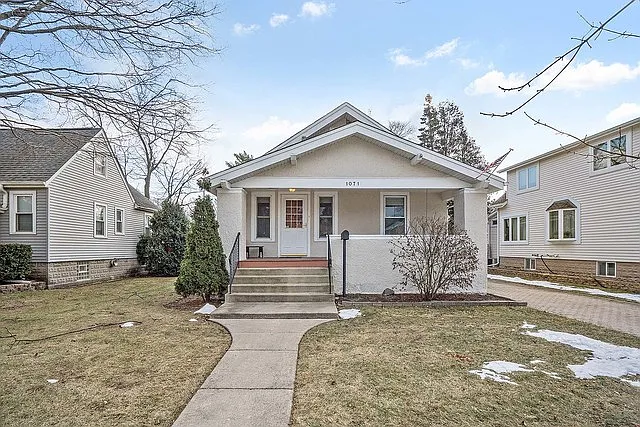 1071 E Prairie Ave photo 1