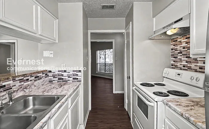 1 bed, 1.0 bath, 872 sqft, $745 — Photo 3