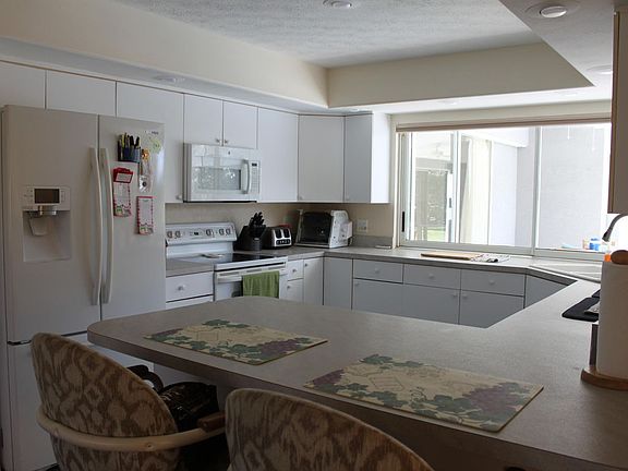 3rd image of 2301 SE Heathwood Cir