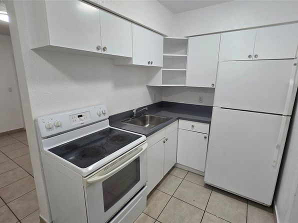 16951 NE 18th Ave APT 1