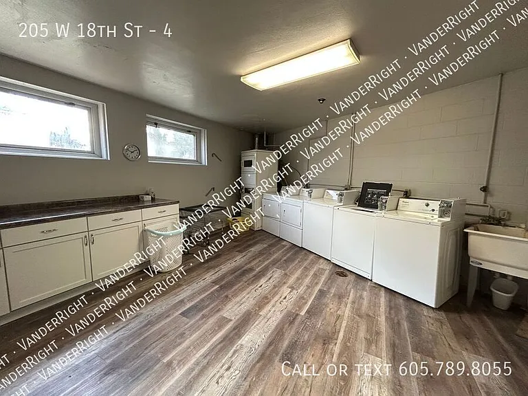 205 W 18th St — Photo 42