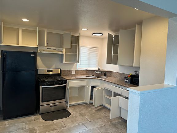 3rd image of 158 1/2 N Vecino Dr