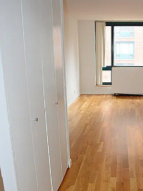1st image of 1 Irving Pl #P18l