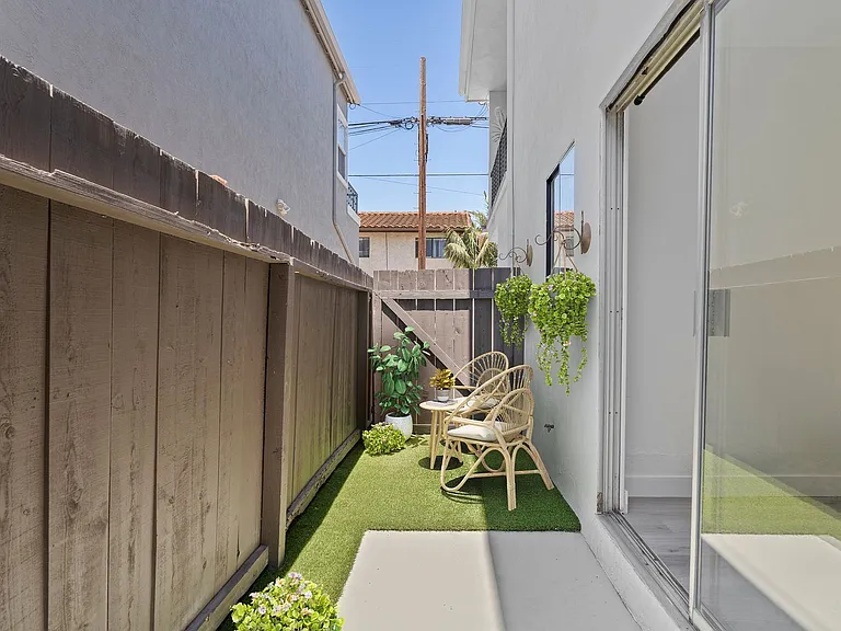 E Avenue - Coronado — Photo 47