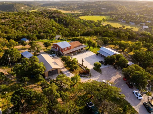 165 Trent Rd S, Kerrville, TX 78028