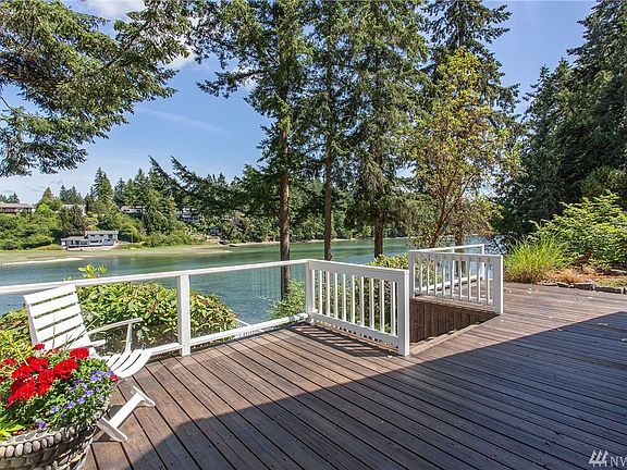 3rd image of 2760 Marine Dr