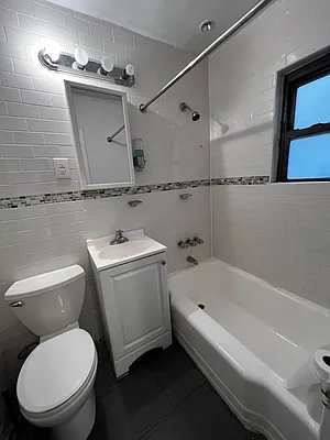 Rented by Salon Realty Corp | media 11