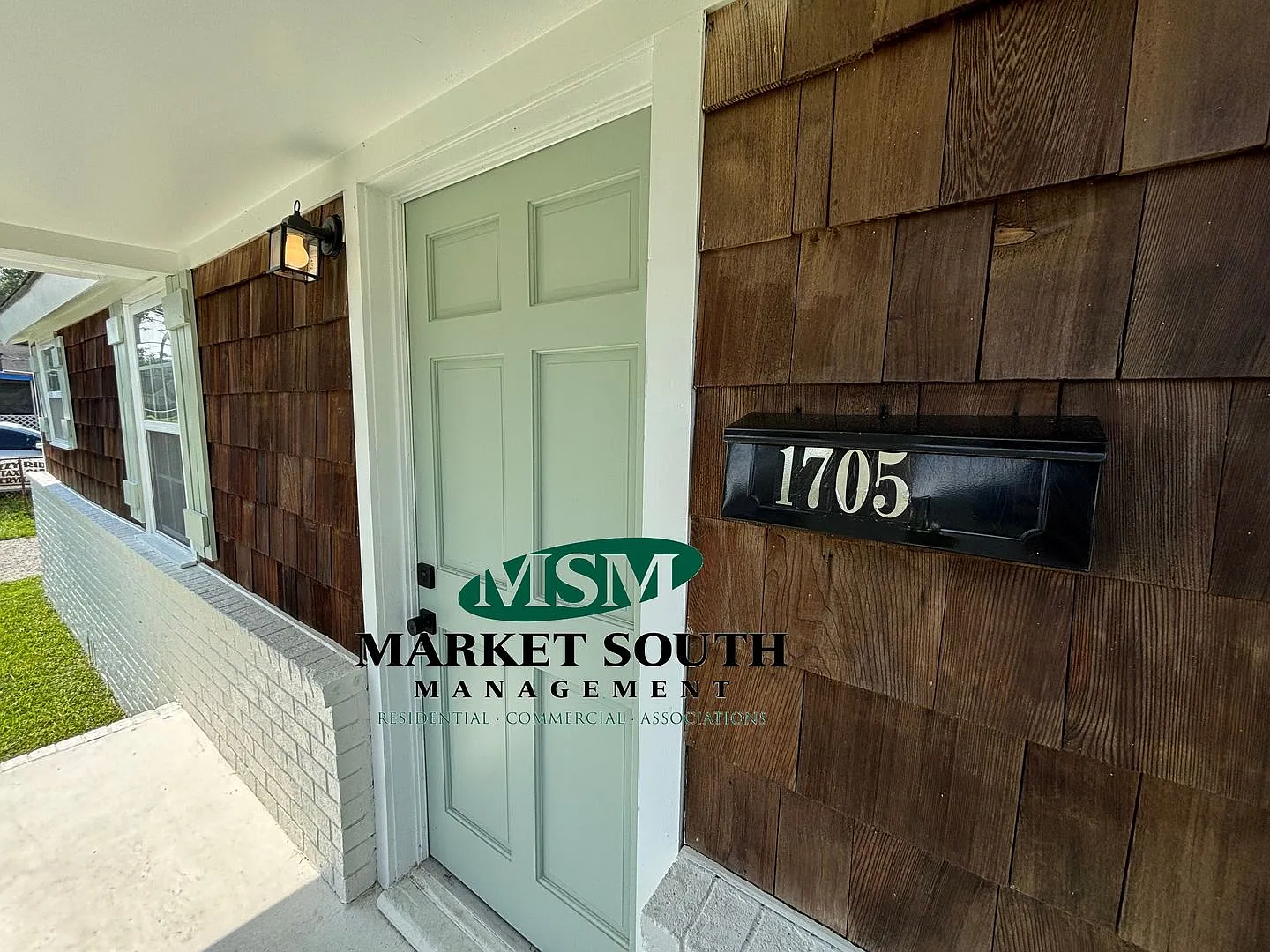 Eastside Bungalow- Convenient to Downtown and Truman Parkway — Photo 3