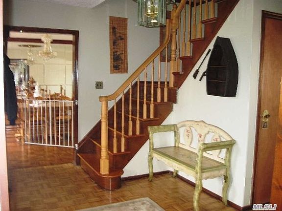 5th image of 8 1/2 Dolphin Ln W