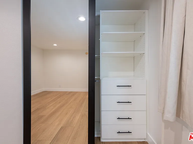5500 Owensmouth Ave #328 — Photo 14