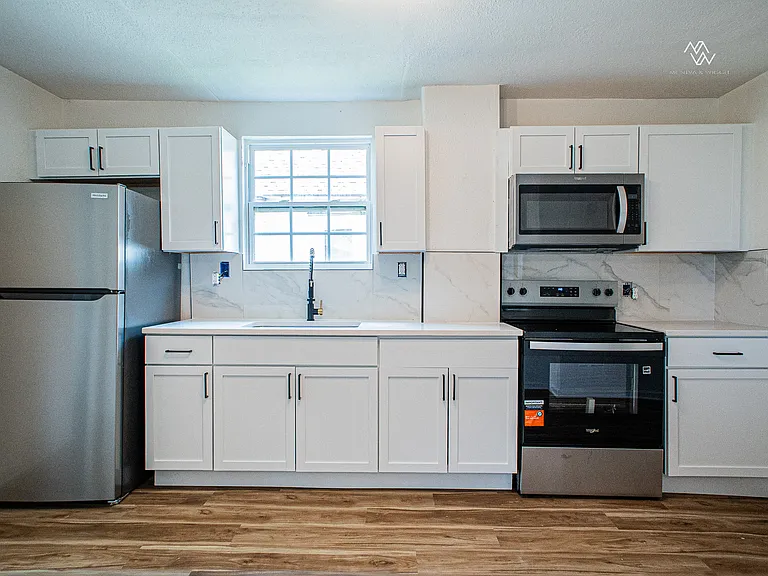 454 Bellaire Ave — Photo 9