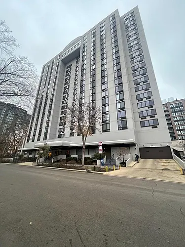 1221 N Dearborn St Photo 1