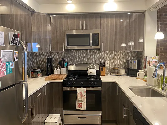 Rented by R New York | media 33