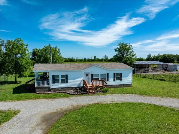 516 E 614th Ave, Girard, KS 66743