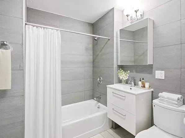 90-02 Queens Boulevard image 5 of 10