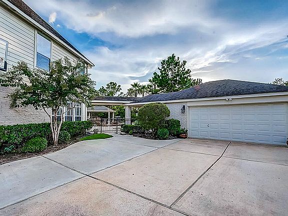 3rd image of 23718 Collinford Ct