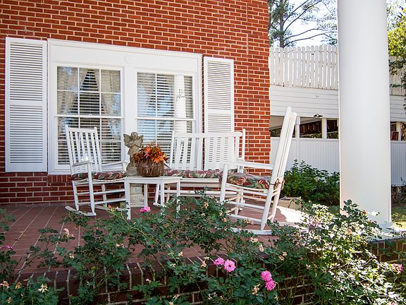 5th image of 2118 E Marshall Ave