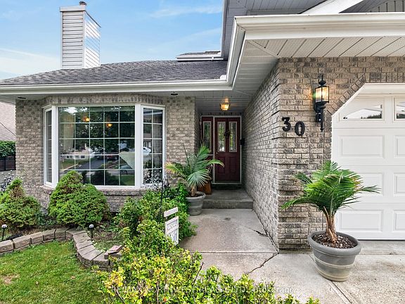 3rd image of 30 Sandstone Pl