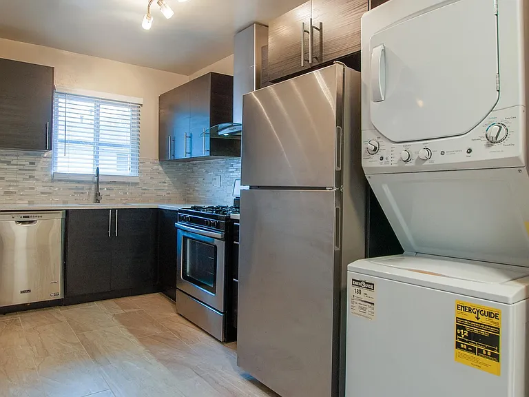 773 Greenwood Ave NE #7 — Photo 2