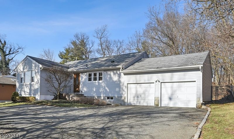 1st image of 265 E Northfield Rd
