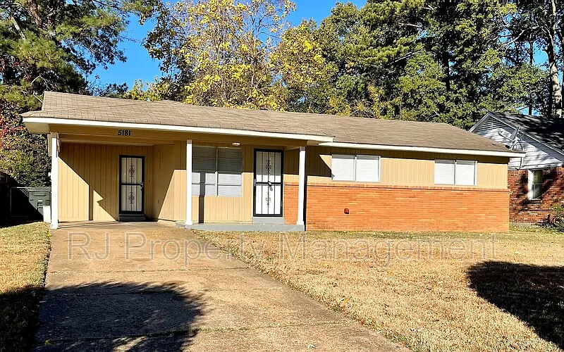 3 bed, 1.5 bath, 1235 sqft, $1,295 — Photo 2
